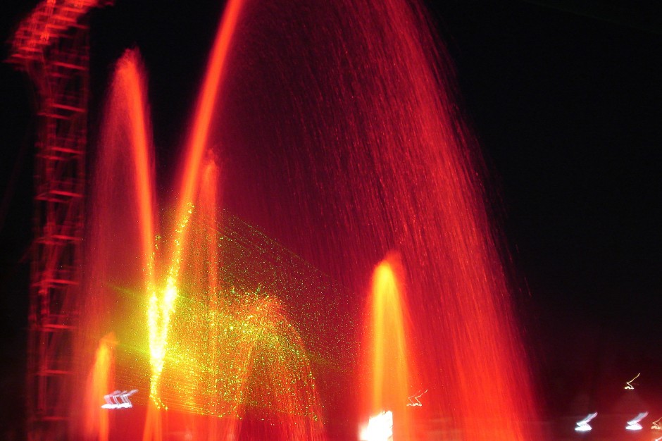 Licht- und Wasserspiele während des Musikfestes in Luzern.