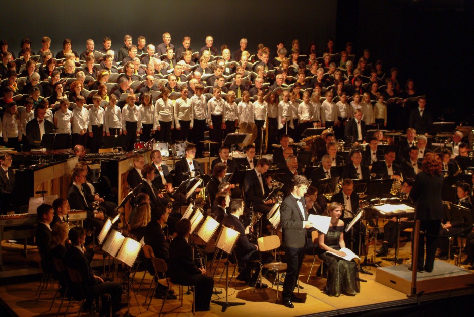 Blasorchester Neuenkirch mit dem Chor