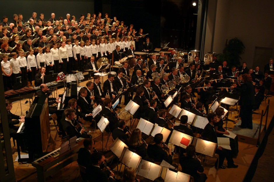 Blasorchester Neuenkirch mit Chor unter der Leitung von Isabelle Ruf-Weber