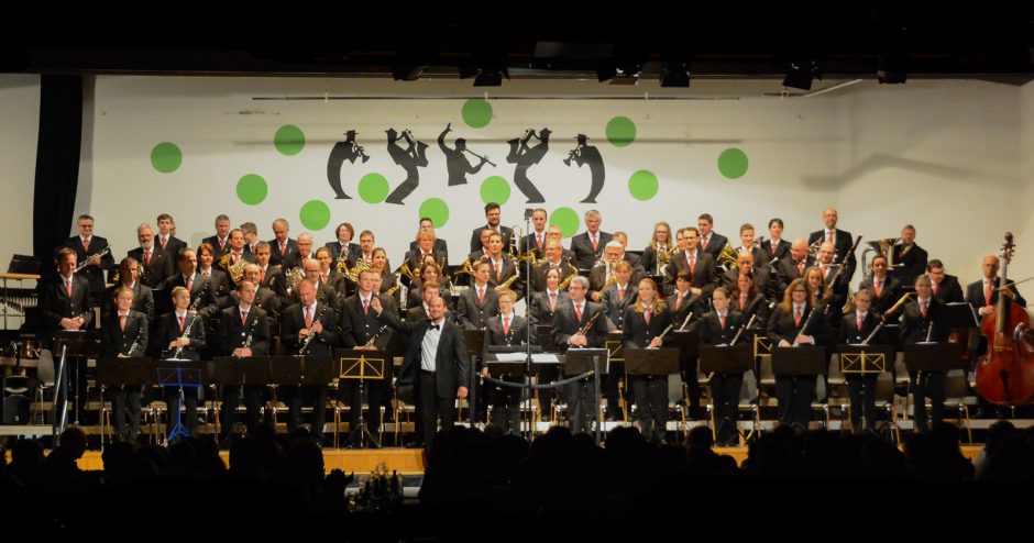 Blasorchester Neuenkirch unter der Leitung von Roger Meier (Foto: Franziska Kaufmann, Sempacher Woche)