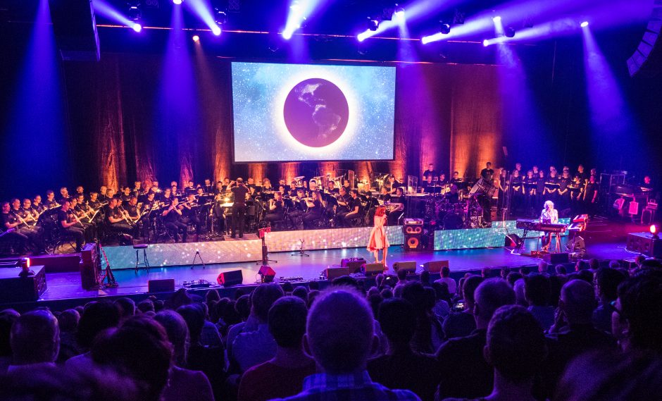 Irrwisch und das Blasorchester Neuenkirch im Luzerner Saal des KKL Luzern. Foto: Thomas Moor.