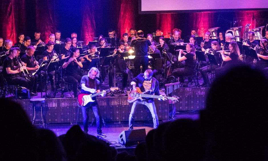 Irrwisch und das Blasorchester Neuenkirch im Luzerner Saal des KKL Luzern. Foto: Thomas Moor.